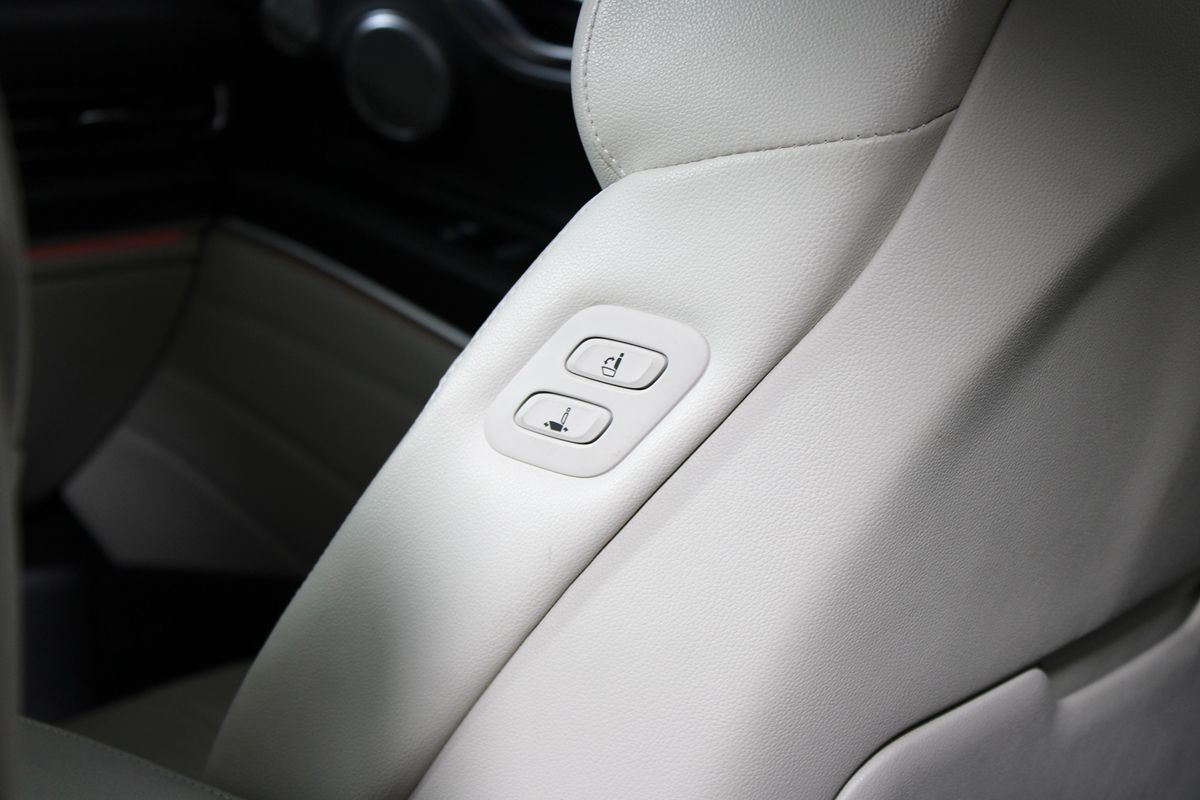 2023 Genesis GV80 Advanced photo 28