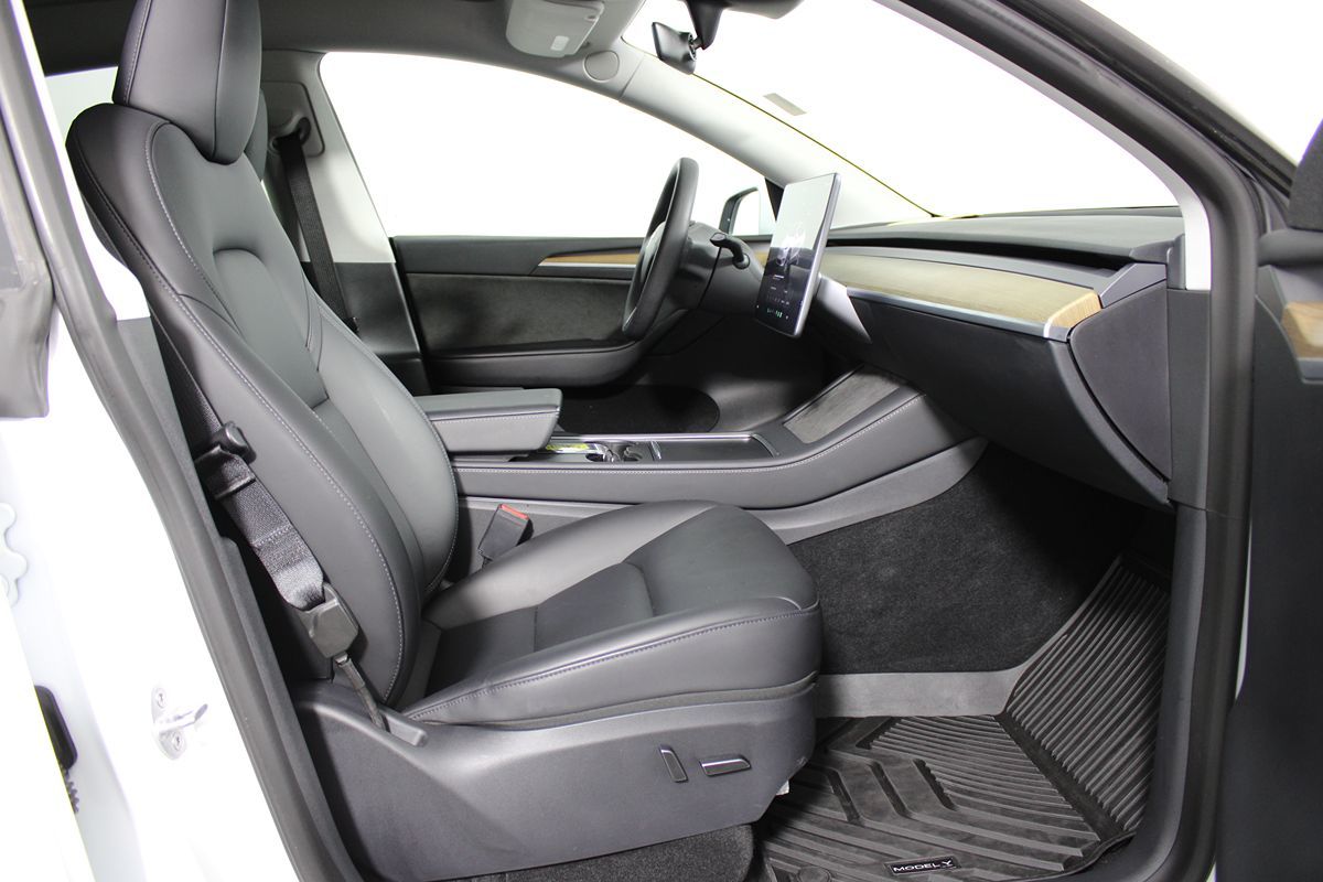 2023 Tesla Model Y Long Range photo 9