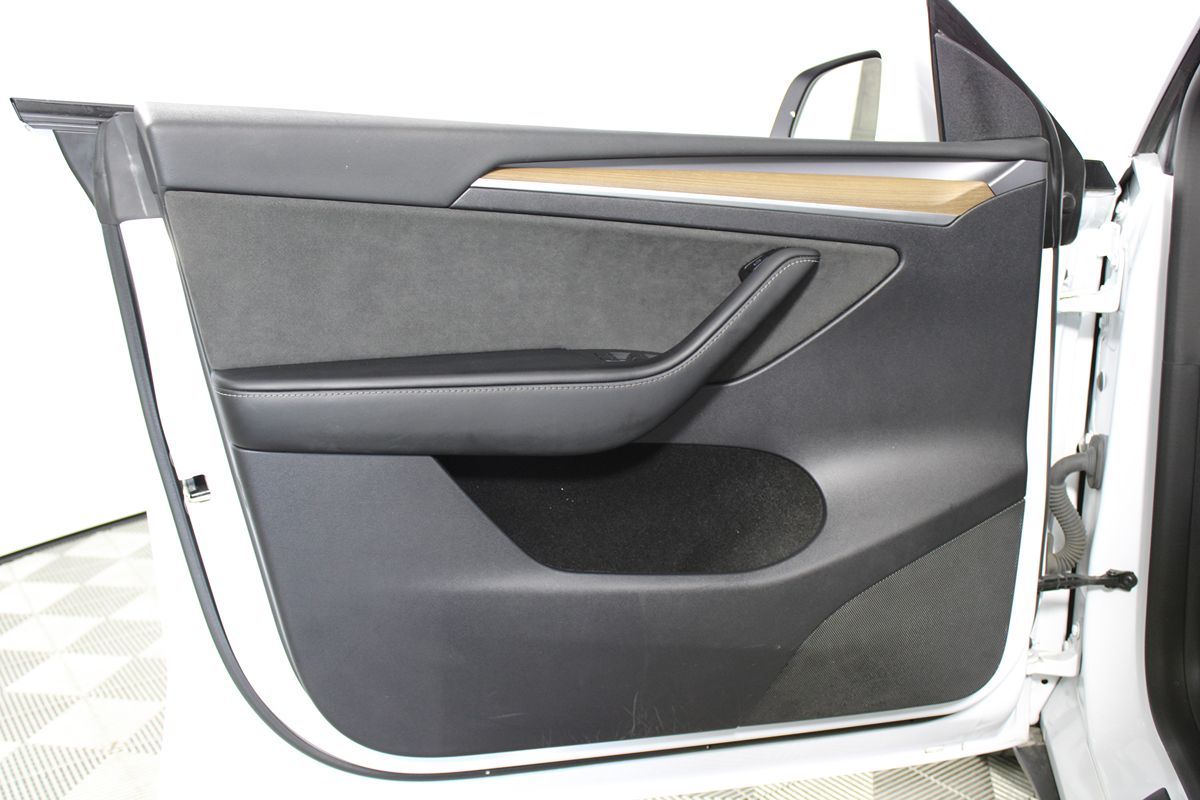 2023 Tesla Model Y Long Range photo 4