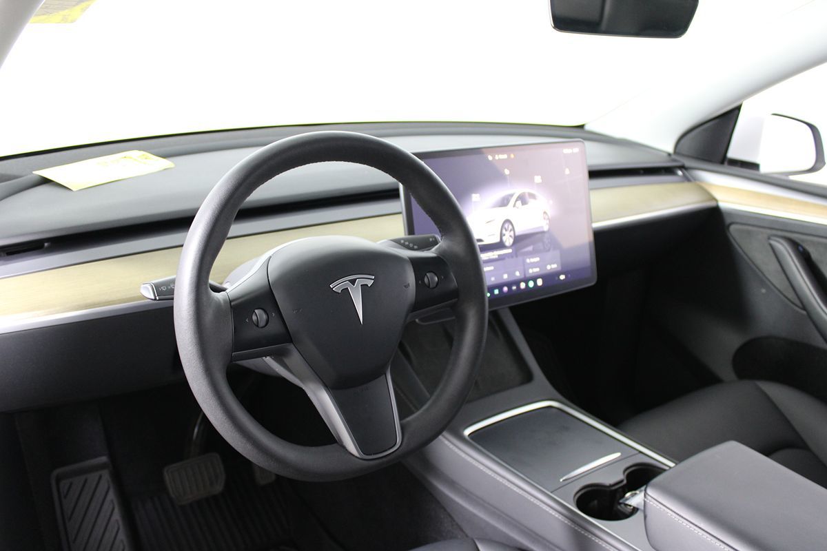 2023 Tesla Model Y Long Range photo 5
