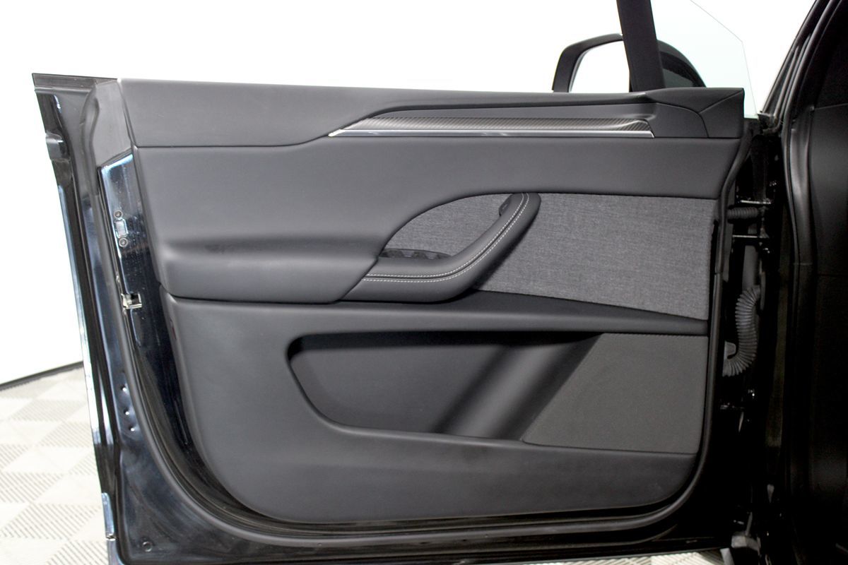 2023 Tesla Model X Plaid photo 4