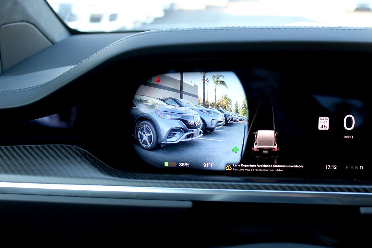 2023 Tesla Model X Plaid photo 11