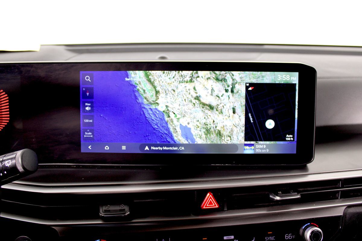 2024 Kia Sorento S photo 13