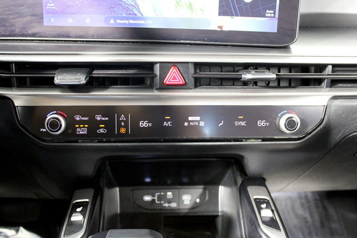 2024 Kia Sorento S photo 17