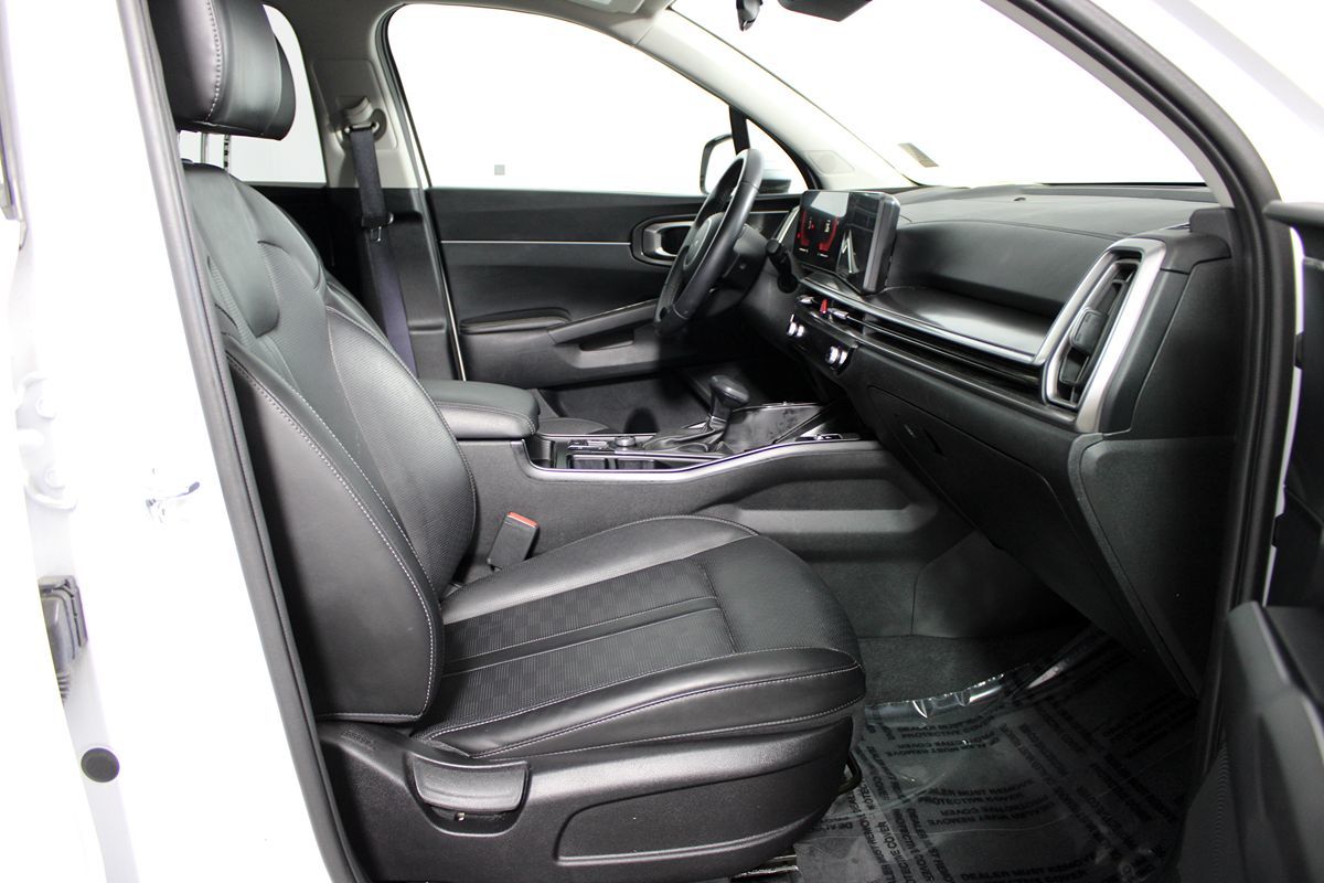 2024 Kia Sorento S photo 8
