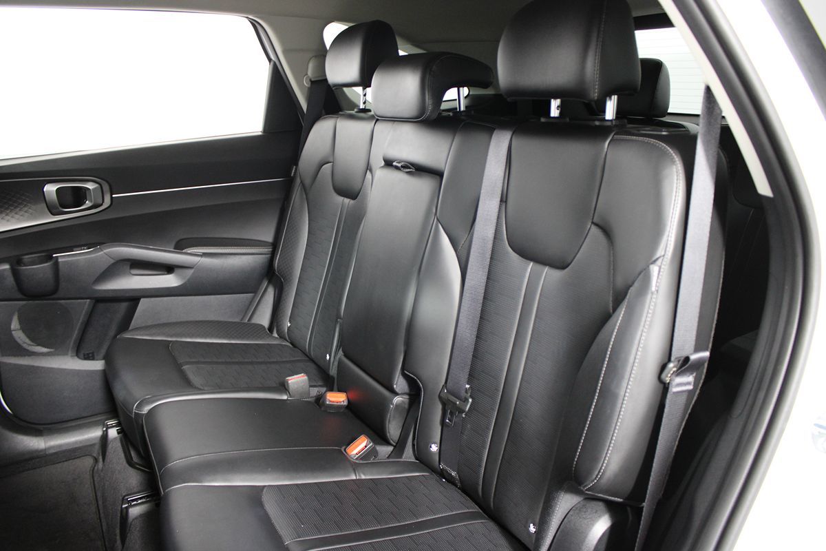 2024 Kia Sorento S photo 24