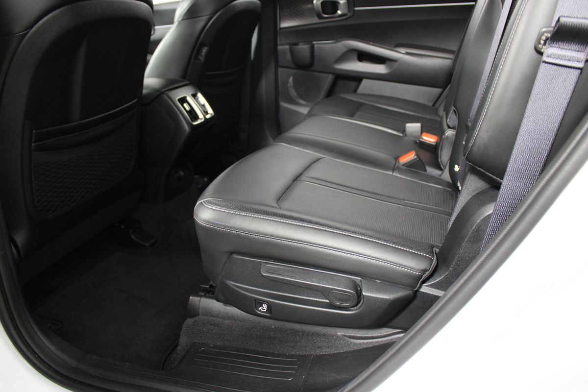 2024 Kia Sorento S photo 25