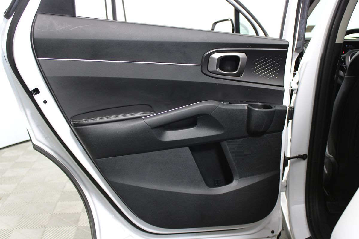 2024 Kia Sorento S photo 23