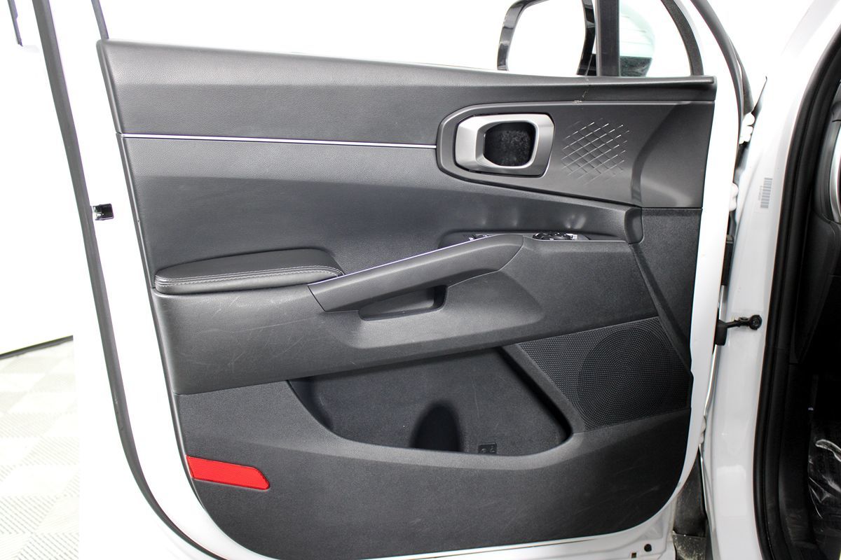2024 Kia Sorento S photo 4