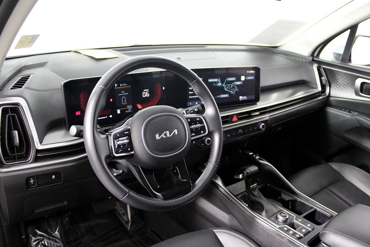 2024 Kia Sorento S photo 5