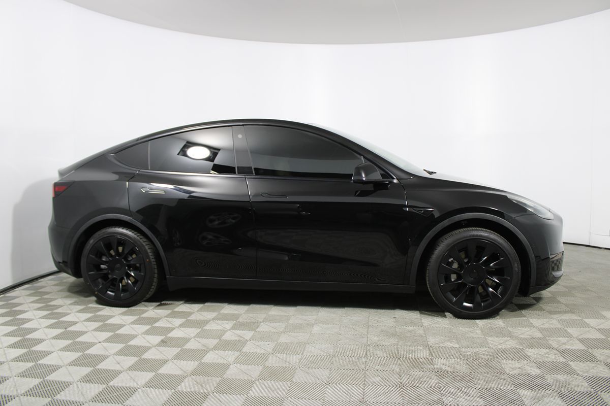 2021 Tesla Model Y Standard Range photo 2