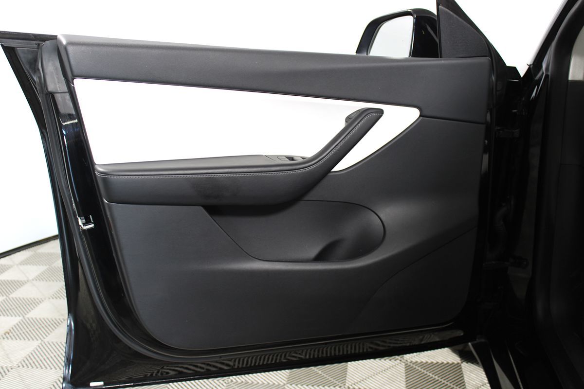 2021 Tesla Model Y Standard Range photo 9