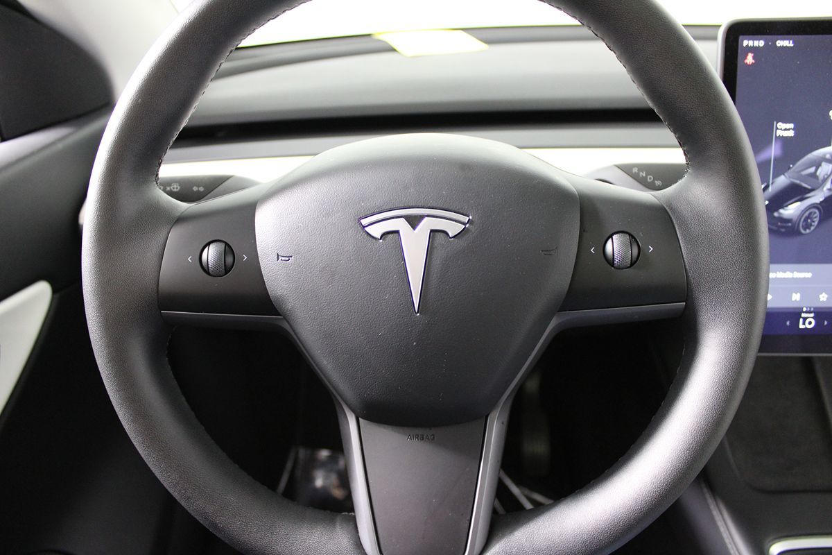 2021 Tesla Model Y Standard Range photo 11