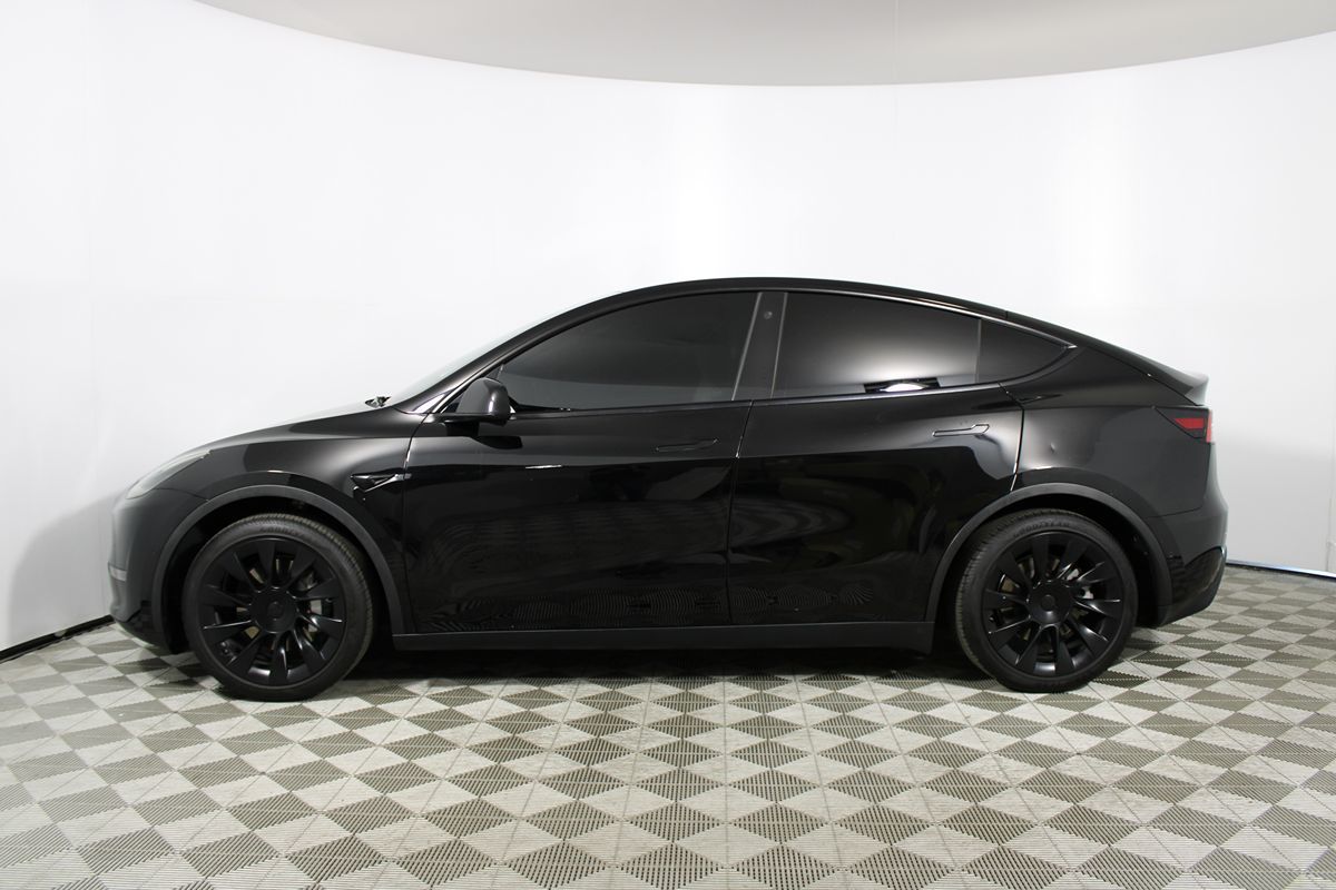 2021 Tesla Model Y Standard Range photo 18
