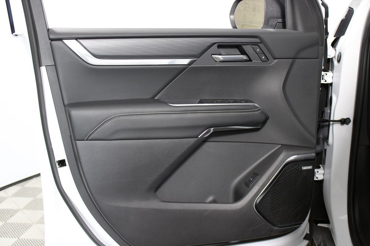 2025 Gmc Acadia Elevation photo 2