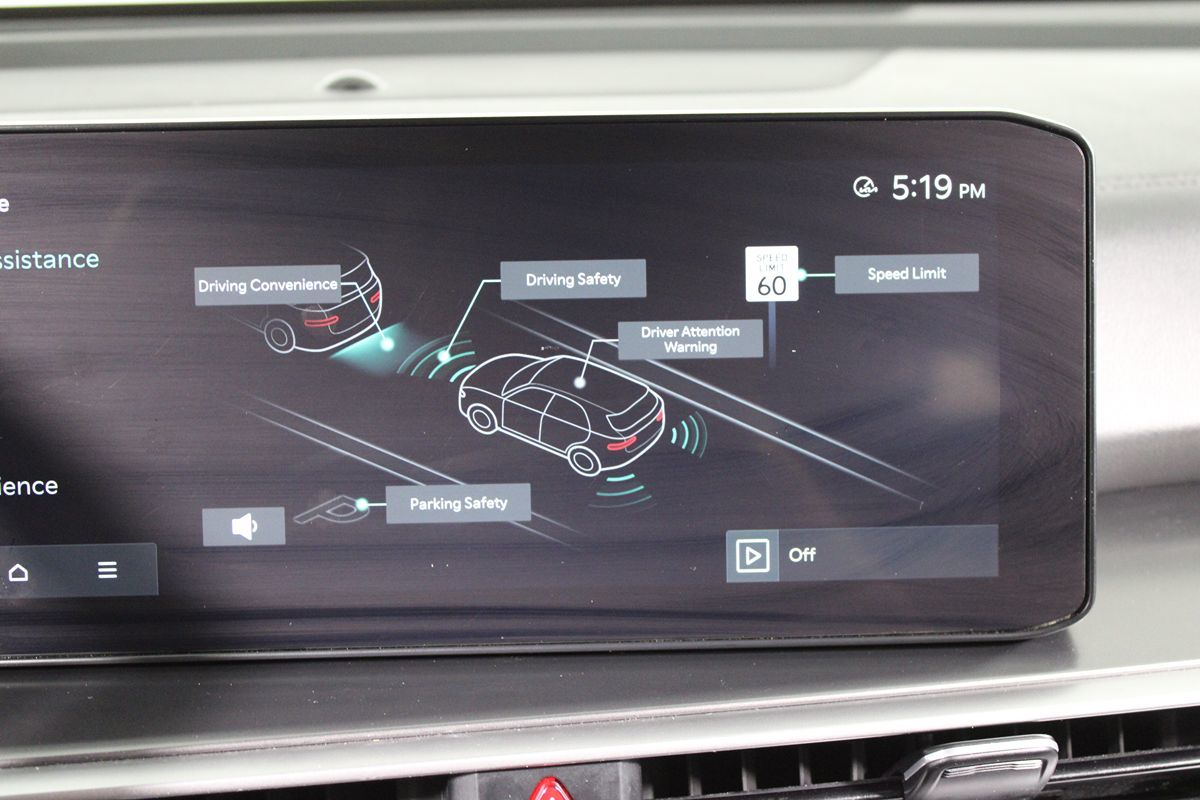 2024 Kia Sorento S photo 8