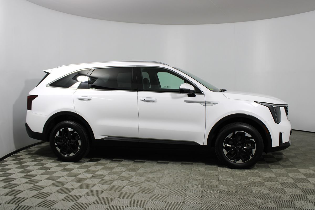 2024 Kia Sorento S photo 9