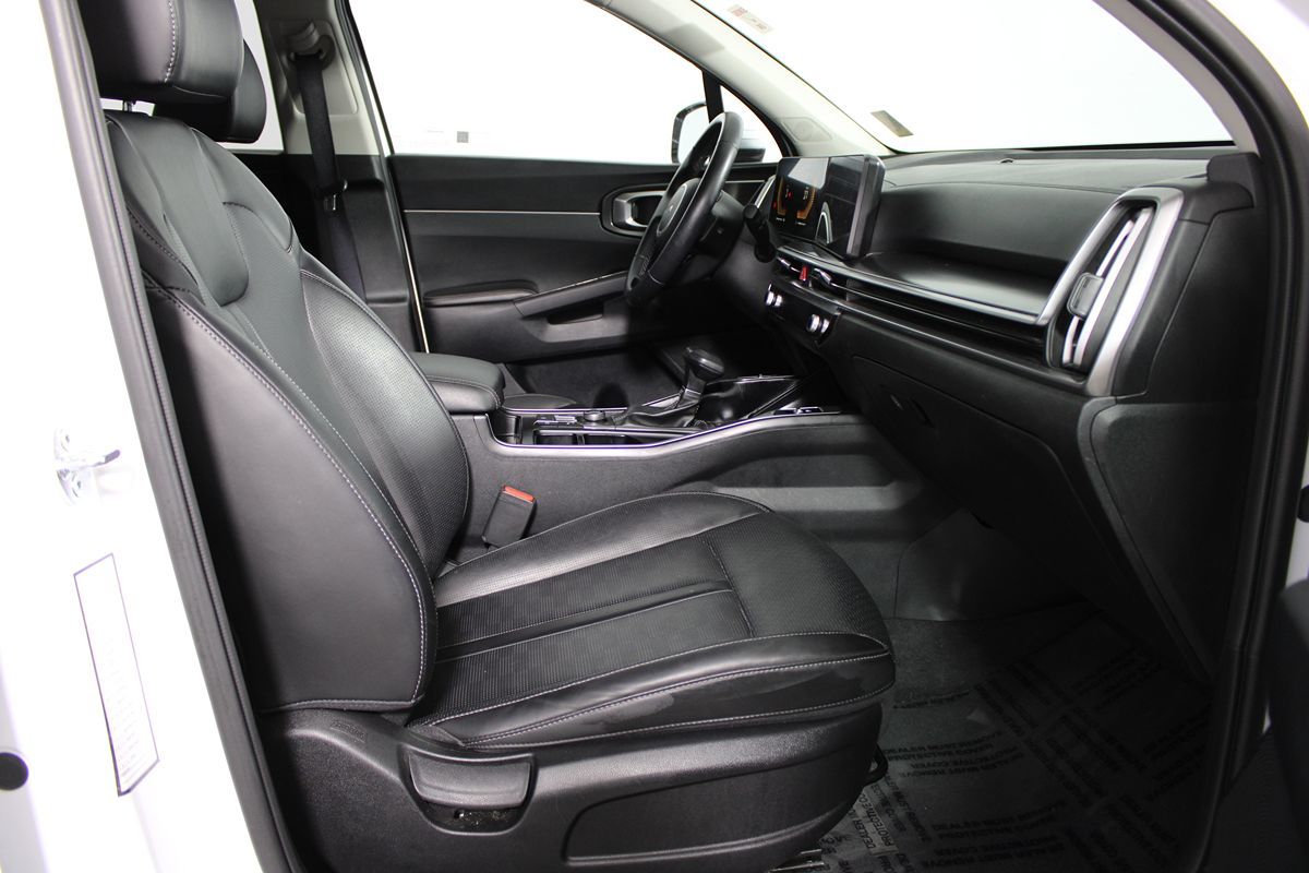 2024 Kia Sorento S photo 11