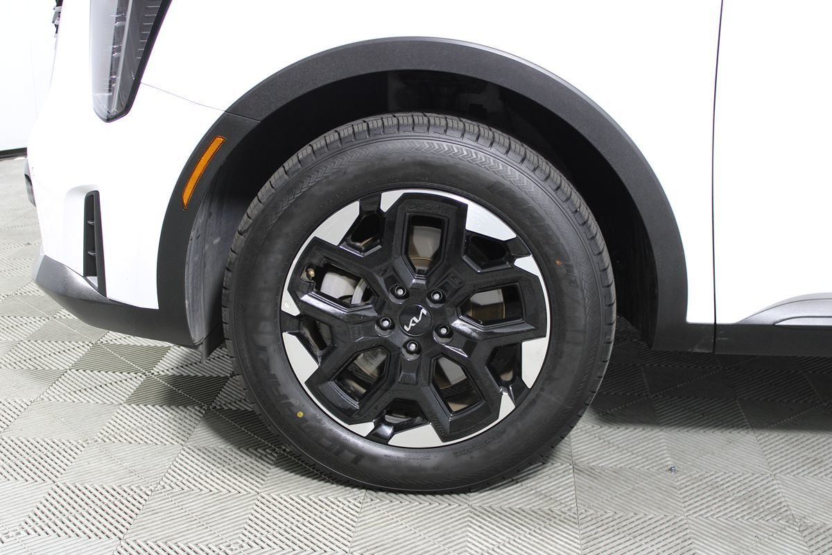 2024 Kia Sorento S photo 13