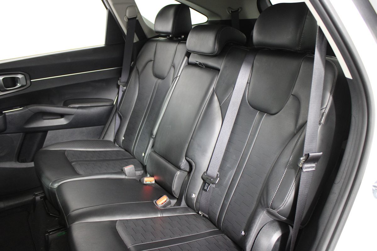2024 Kia Sorento S photo 17