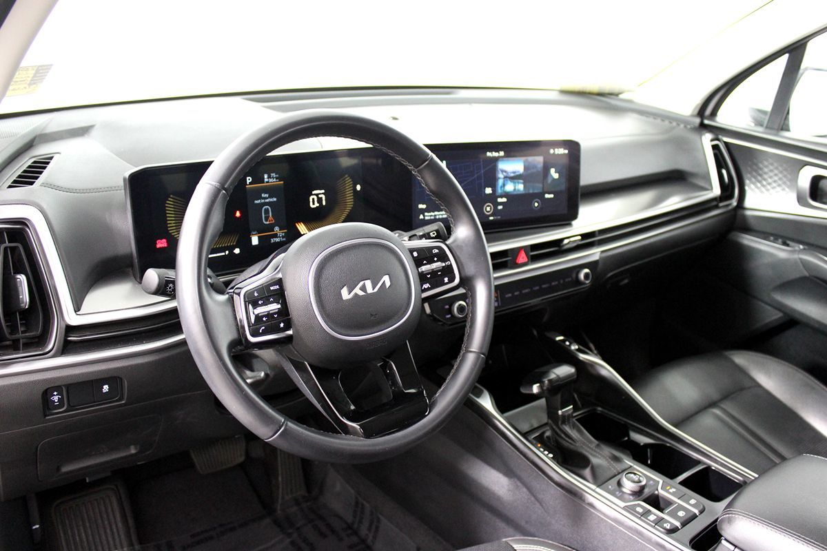2024 Kia Sorento S photo 23