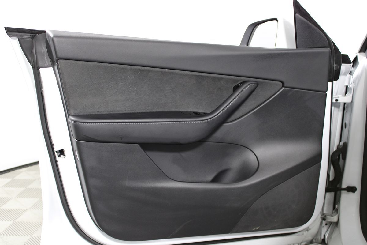 2020 Tesla Model Y Long Range photo 4