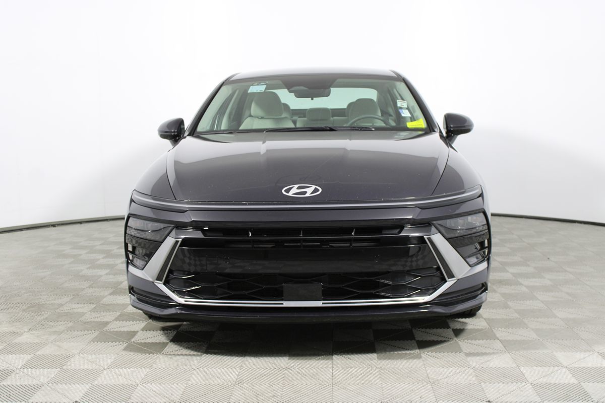 2025 Hyundai Sonata SEL photo 2