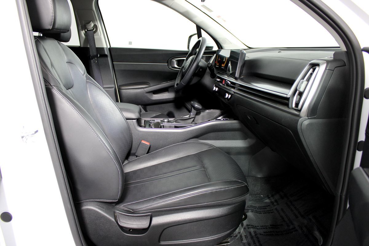 2024 Kia Sorento S photo 8