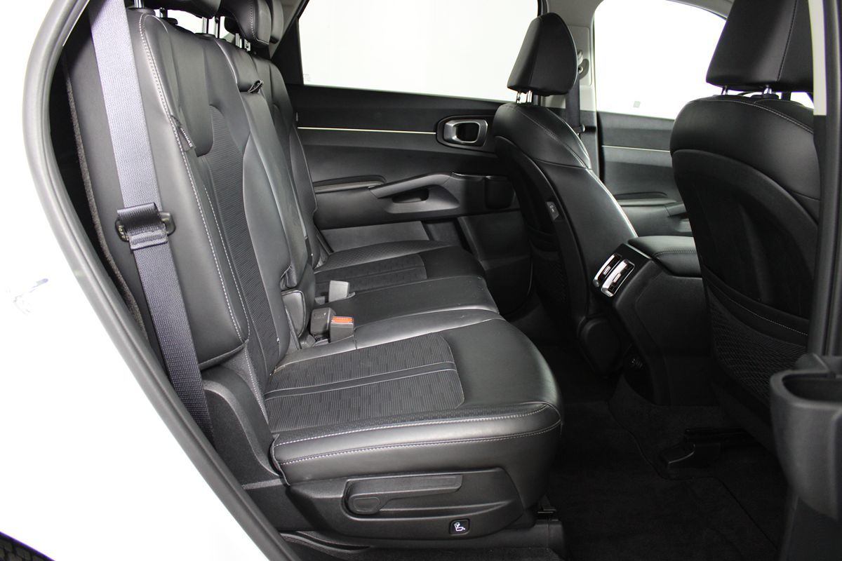2024 Kia Sorento S photo 26