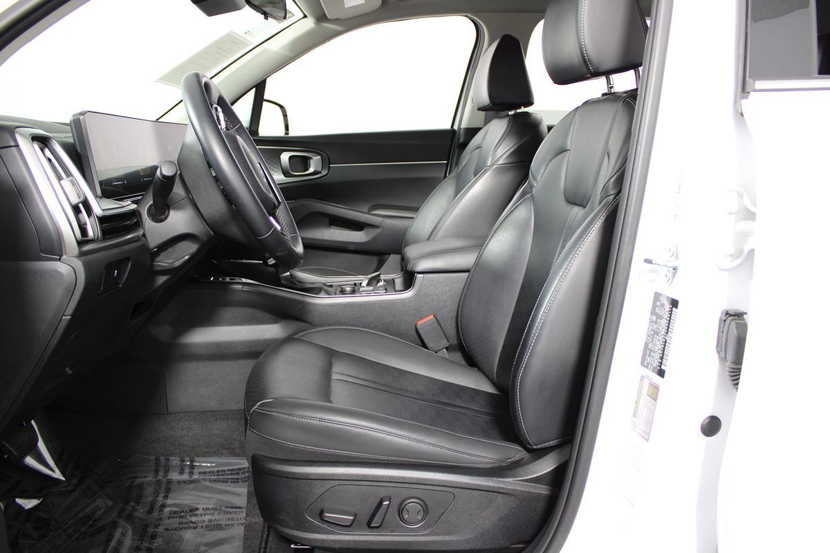 2024 Kia Sorento S photo 6