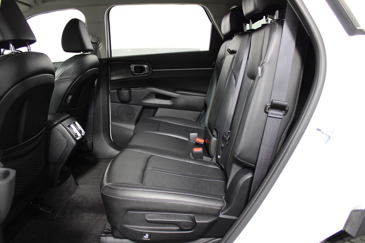 2024 Kia Sorento S photo 23