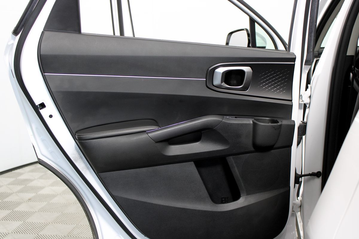 2024 Kia Sorento S photo 22