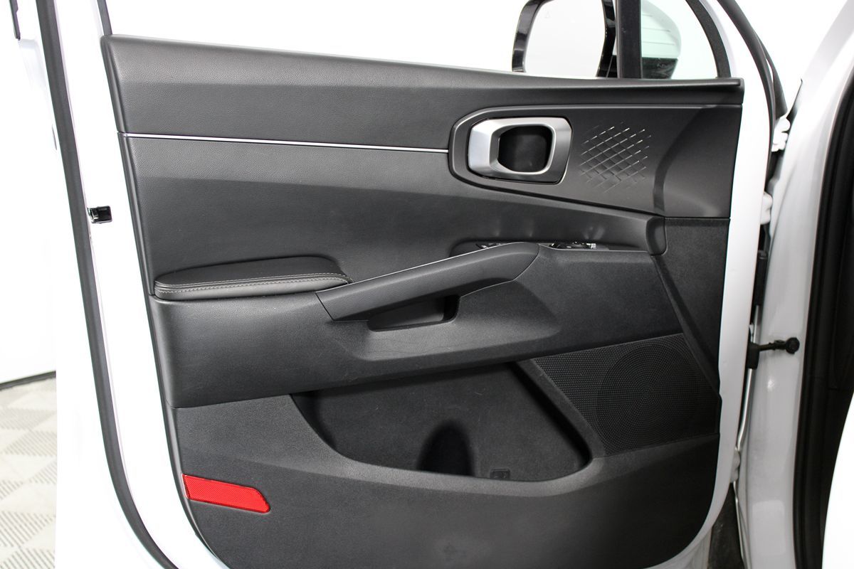 2024 Kia Sorento S photo 4