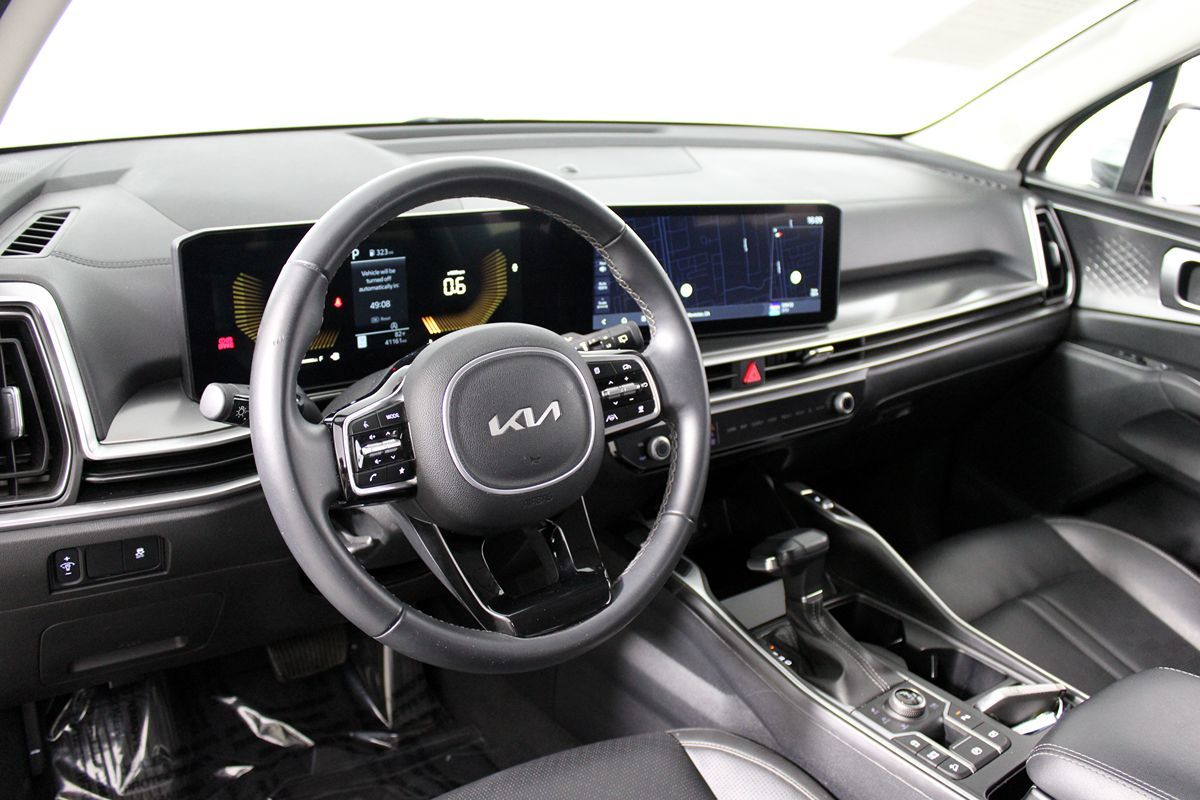 2024 Kia Sorento S photo 5