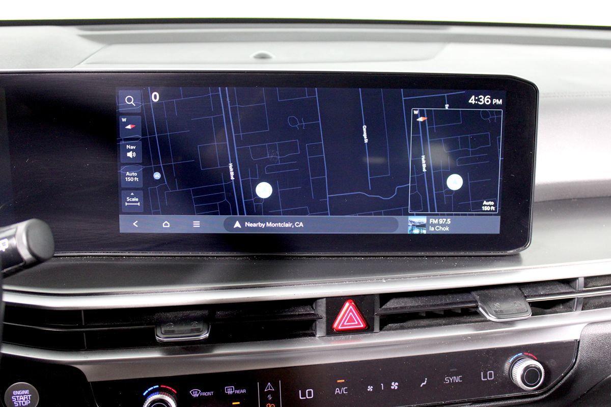 2024 Kia Sorento S photo 7