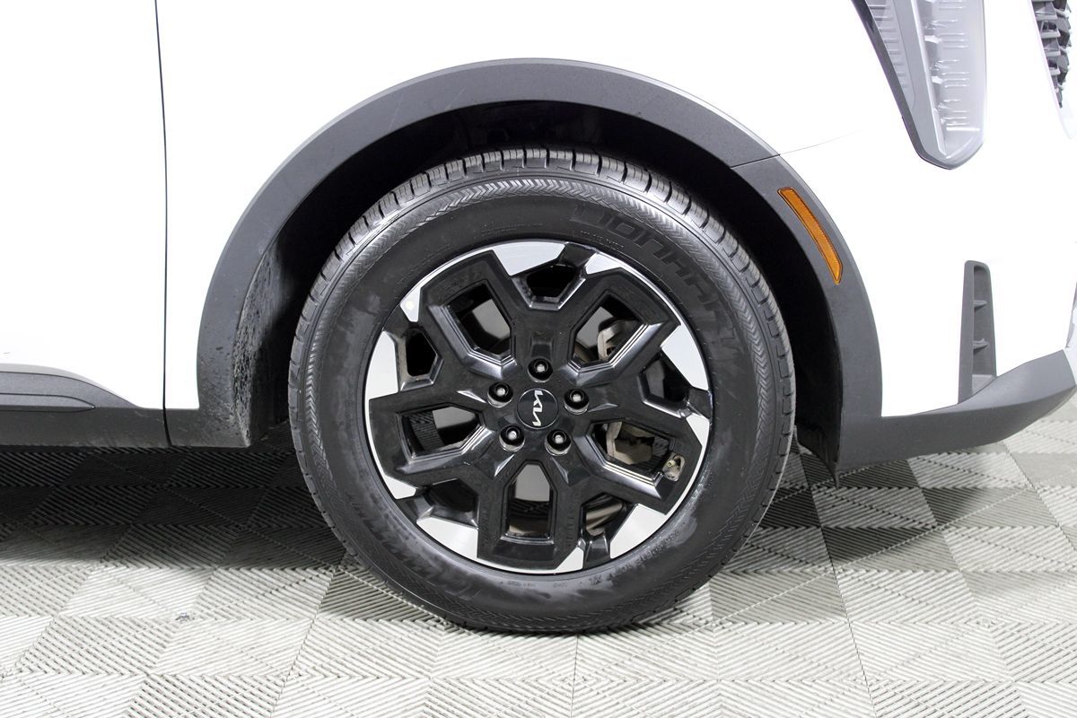 2024 Kia Sorento S photo 16