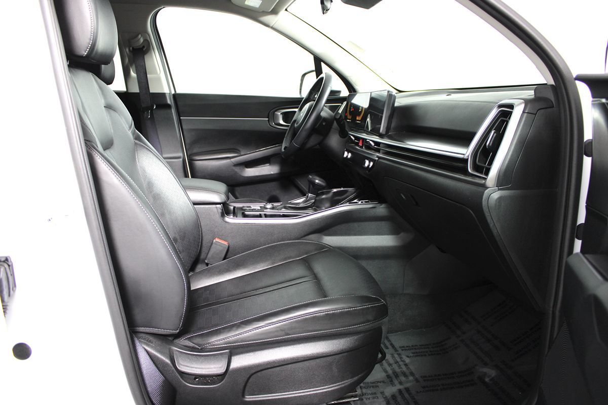 2024 Kia Sorento S photo 17