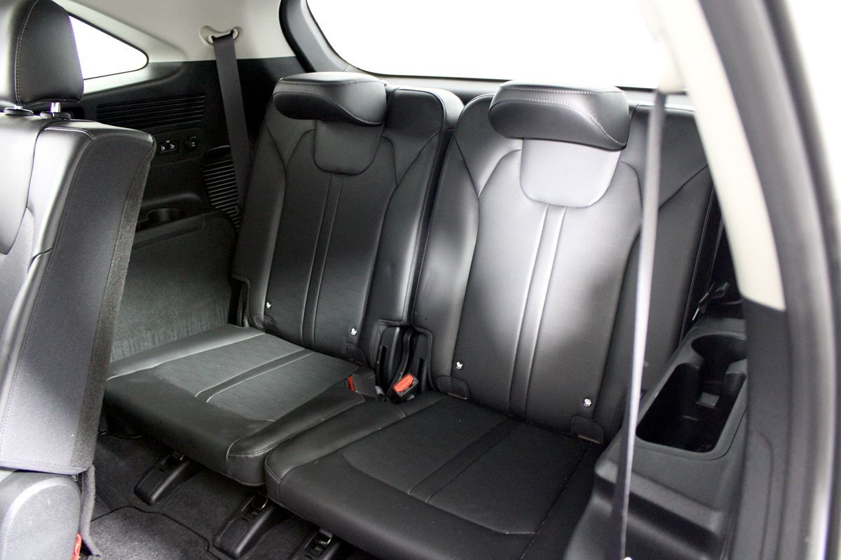2024 Kia Sorento S photo 24
