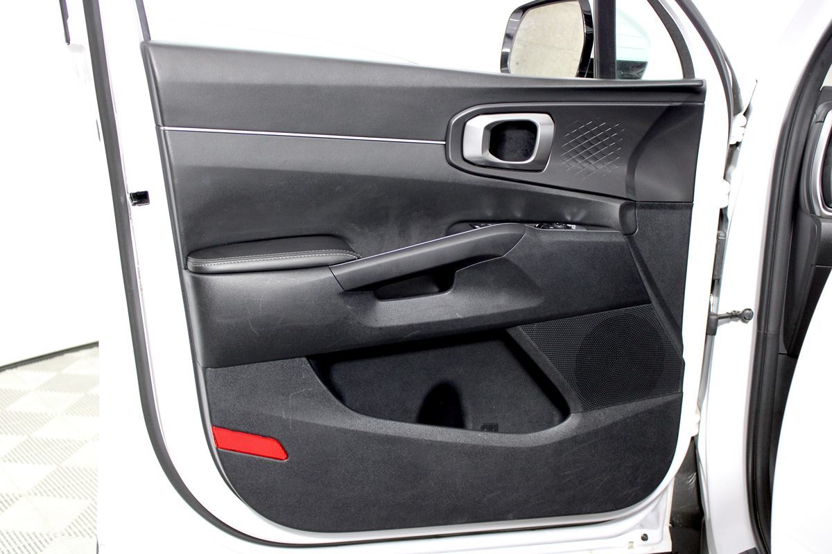 2024 Kia Sorento S photo 25