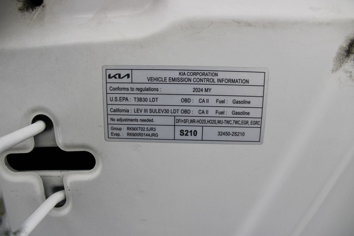 2024 Kia Sorento S photo 28