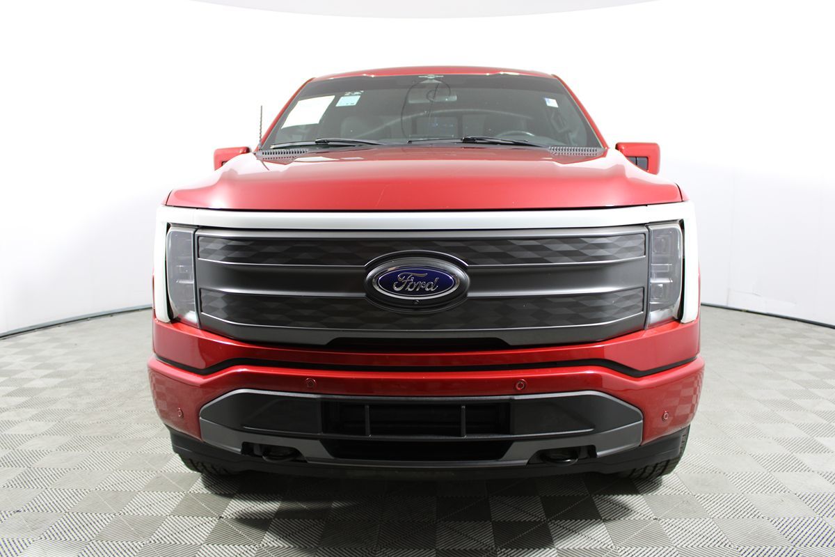 2023 Ford F-150 Lightning Lariat photo 2