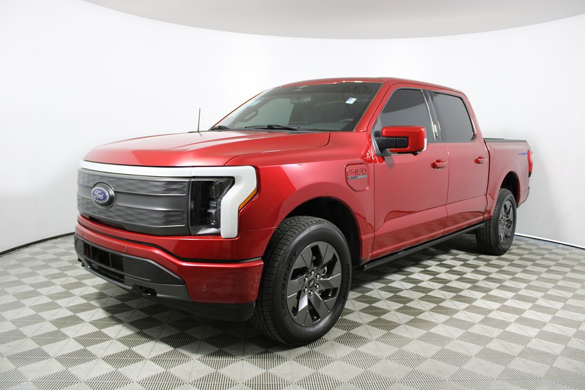 2023 Ford F-150 Lightning Lariat photo 3