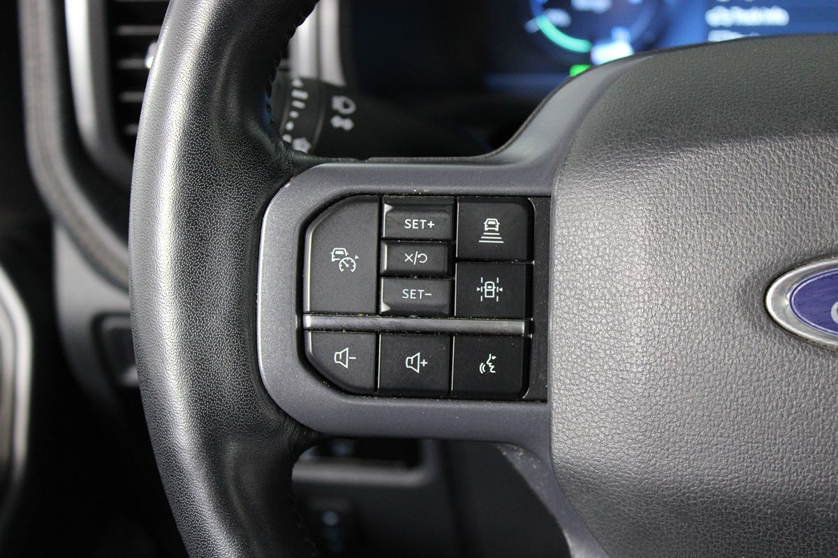 2023 Ford F-150 Lightning Lariat photo 15