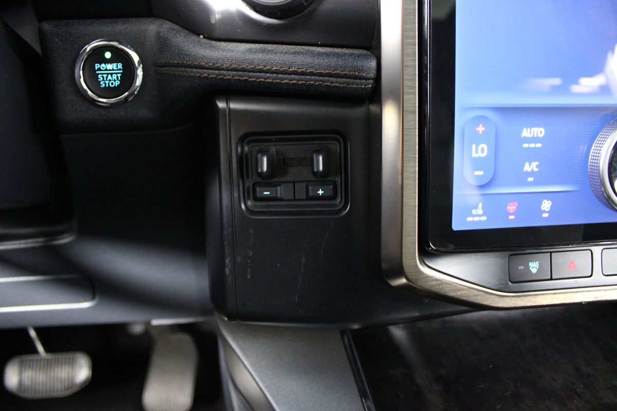 2023 Ford F-150 Lightning Lariat photo 21