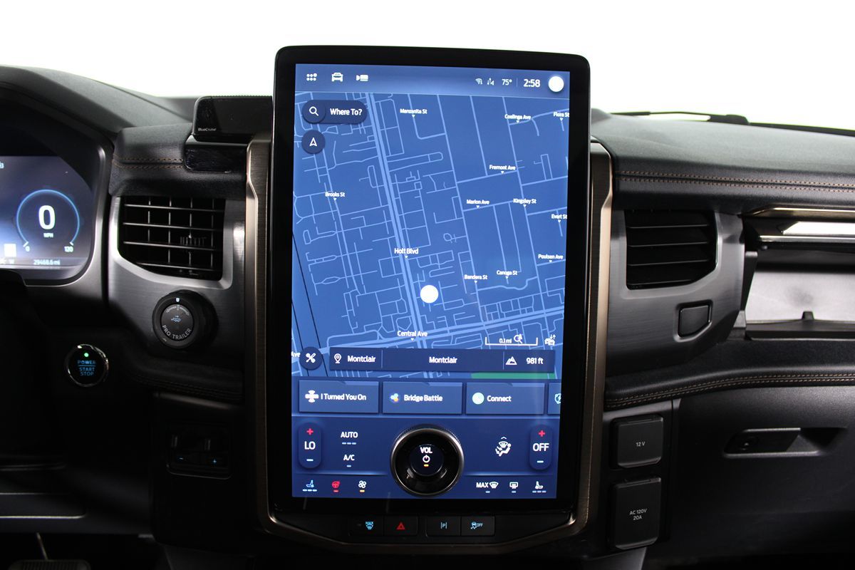 2023 Ford F-150 Lightning Lariat photo 20