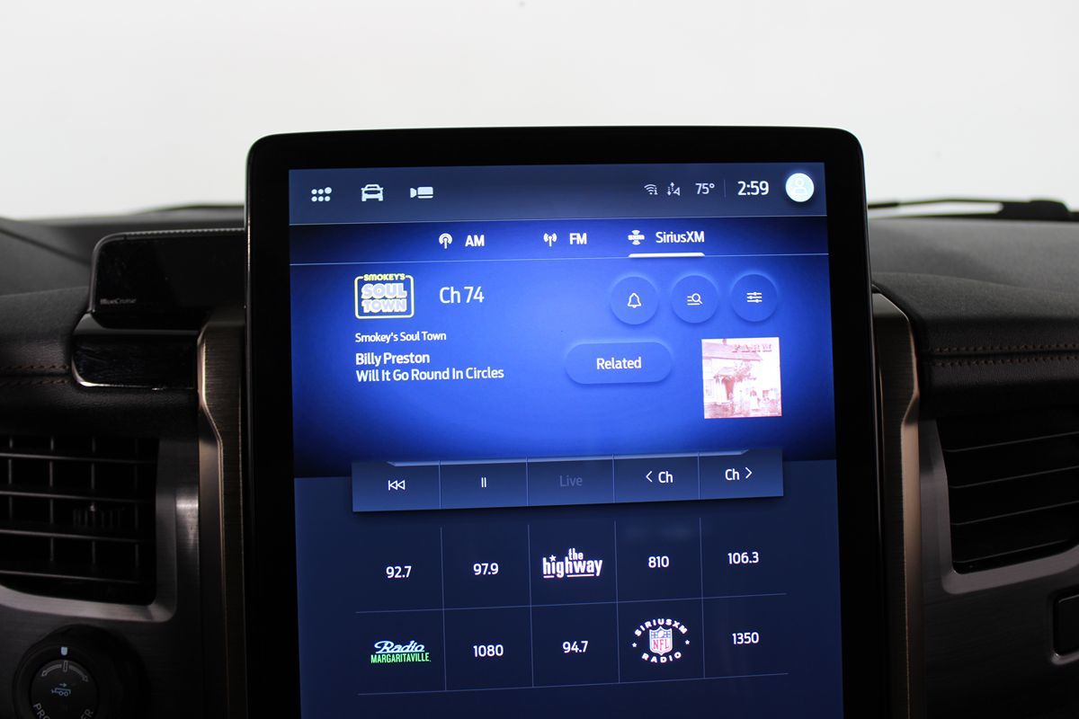 2023 Ford F-150 Lightning Lariat photo 30