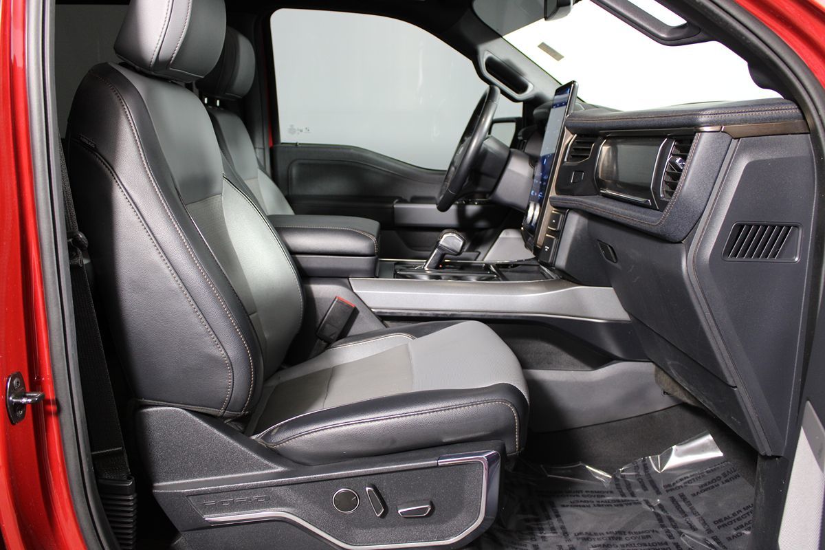 2023 Ford F-150 Lightning Lariat photo 10