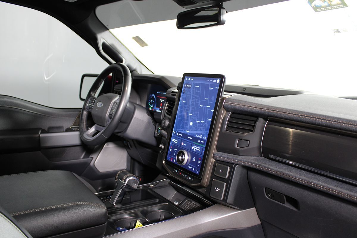 2023 Ford F-150 Lightning Lariat photo 11
