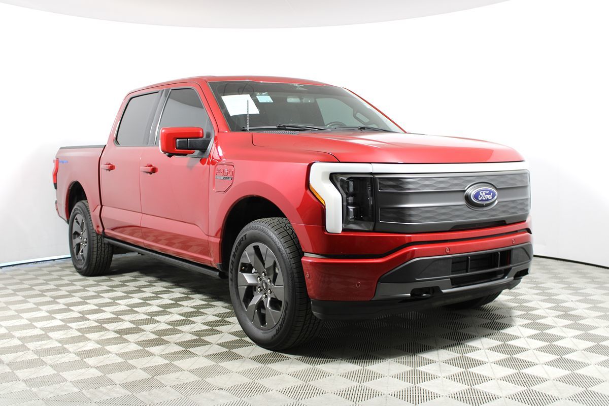 2023 Ford F-150 Lightning Lariat photo 39