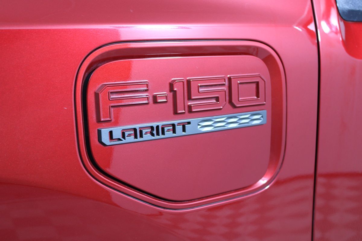 2023 Ford F-150 Lightning Lariat photo 53